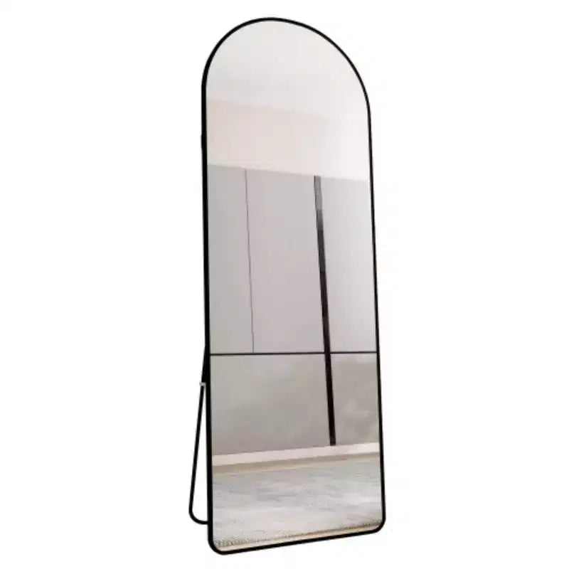 Miroir sur pied plein-longueur à arche noire, une personne, 23"L x 65"H