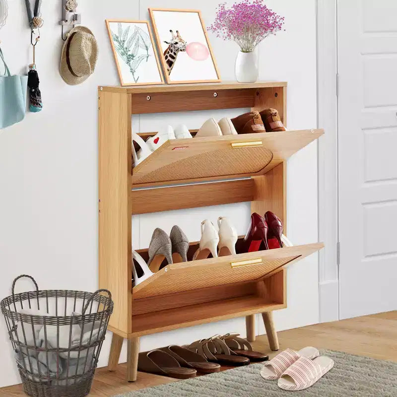 Meuble à chaussures marron avec 2 tiroirs basculants, porte en rotin, peut contenir 6 paires