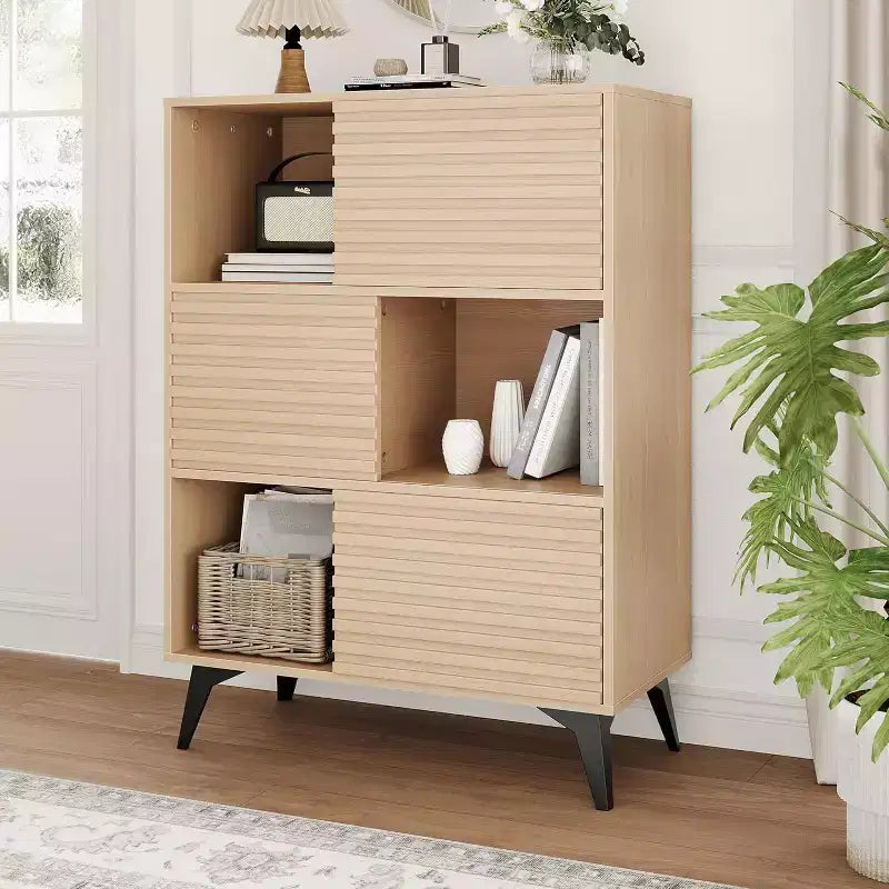 Couleur noire/noyer/bois – Meuble de rangement cannelé avec portes coulissantes, 3 étagères réglables, hauteur 109 cm