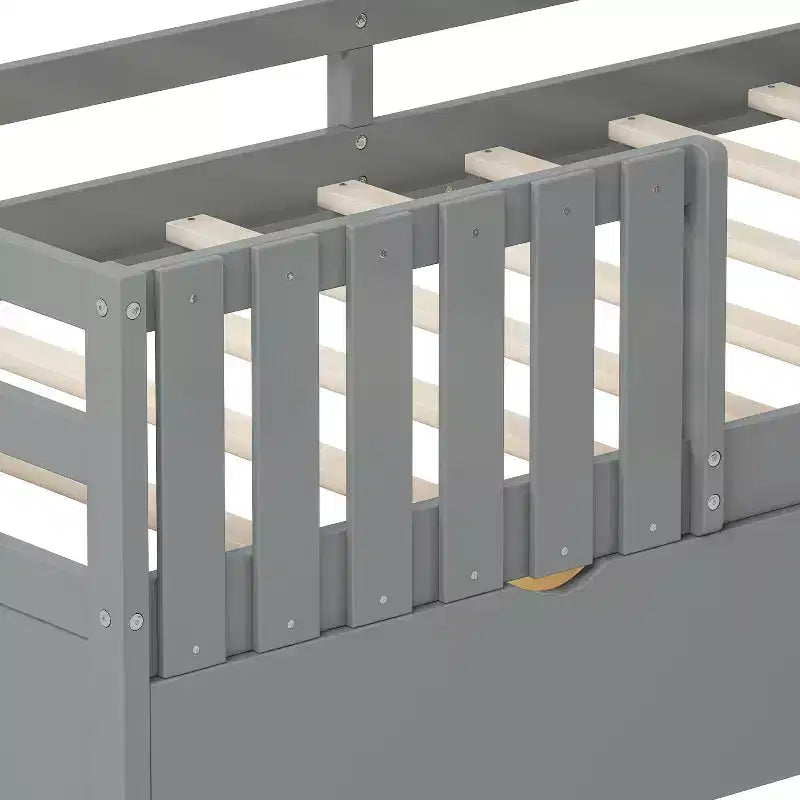 Lit cabane simple avec tiroirs de rangement, barrières de sécurité et étagère de fenêtre – Bois naturel, 1 enfant