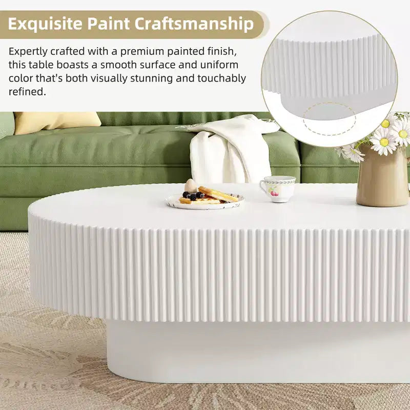Table basse ovale avec piètement cannelé pour le salon