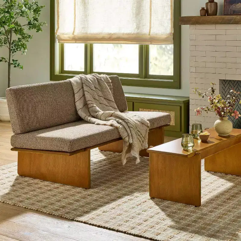 Banc mi-siècle tapissé en tissage couleur champignon avec dossier - Hearth & Hand™ with Magnolia