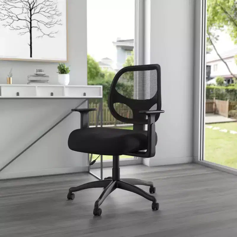Chaise de travail noire en maille avec accoudoirs fixes en T, assise individuelle