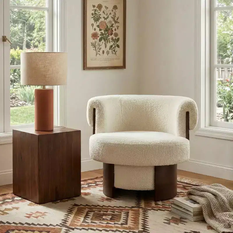 Fauteuil tonneau pivotant à 360° Whisen avec design sculptural en bois cintré, structure en bois massif, 32 po de largeur, polyvalent pour le salon et la chambre à coucher