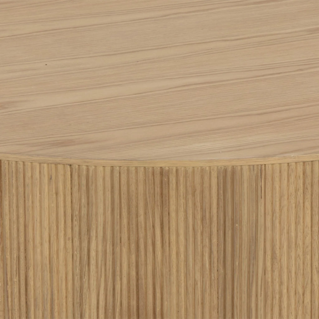 Table basse en chêne rustique avec façades cannelées | Finition or brossé