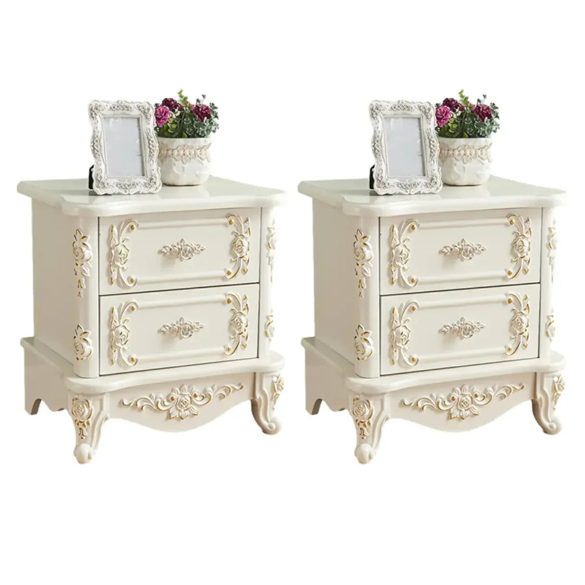 Table de chevet traditionnelle en bois blanc sculpté à 3 tiroirs