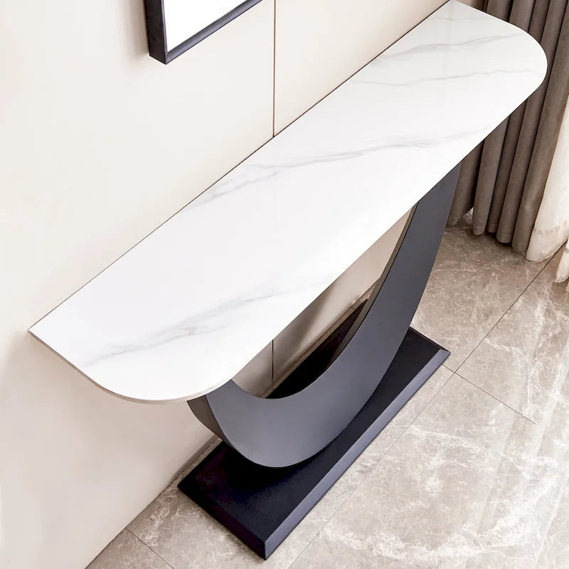 Console moderne, design aux formes raffinées, structure en métal avec patins réglables pour l’entrée