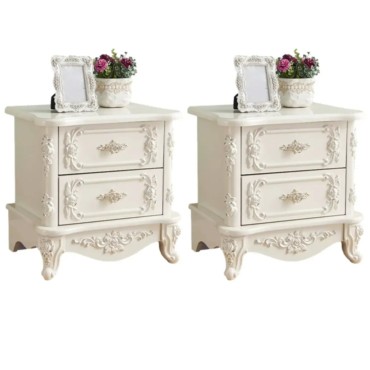 Table de chevet traditionnelle en bois blanc sculpté à 3 tiroirs