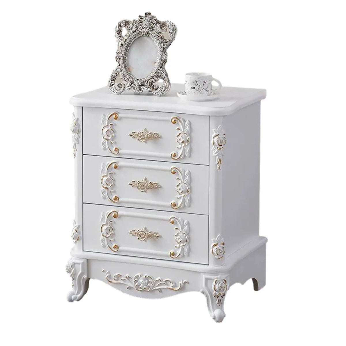 Table de chevet traditionnelle en bois blanc sculpté à 3 tiroirs