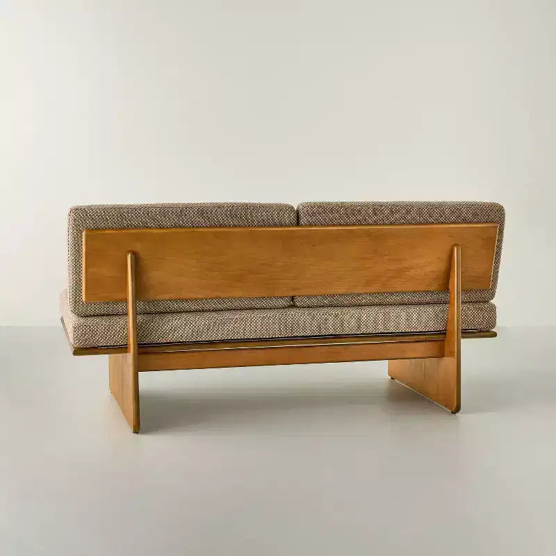 Banc mi-siècle tapissé en tissage couleur champignon avec dossier - Hearth & Hand™ with Magnolia